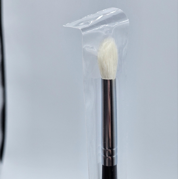 Morphe M573 Pointed Deluxe Blender Brush - Picture 5 of 5